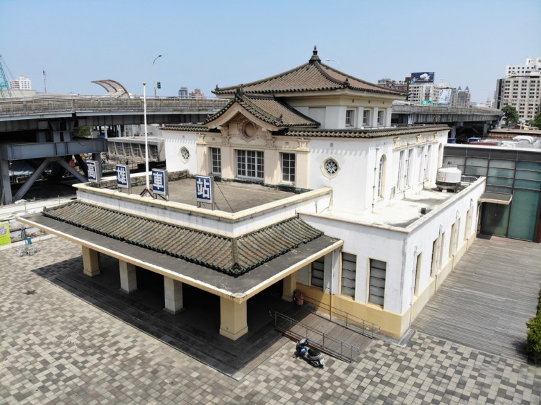 高雄の観光スポット 帝冠様式で有名な歴史的建造物 旧高雄駅 高雄鐵路地下化展示館 高雄の日本人ゲストハウス あひる家 鴨家青年旅館 Ahiruyah 아히루야