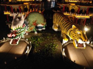 昼だけじゃない！夜も（こそ）キレイな蓮池潭！からの「正骨」