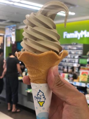 台湾のファミマで売られている期間限定の「鉄観音ソフトクリーム」がうまい！