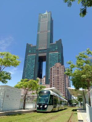 高雄最新の公共交通機関、輕軌(ライトレール)に乗って高雄の街散策をしよう